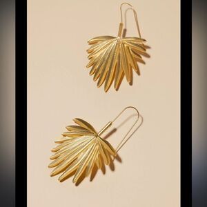 Gold Leaf Drop Earrings M428